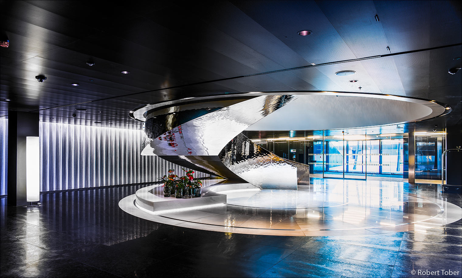 DC Tower 1, Hotel Meliá Vienna, Freitragende Wendeltreppe · Foto: Robert Tober