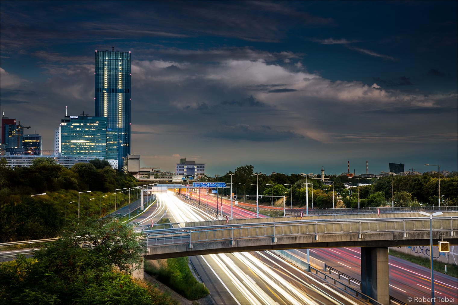 DC Tower 1, Donauufer Autobahn A22 · Foto: Robert Tober