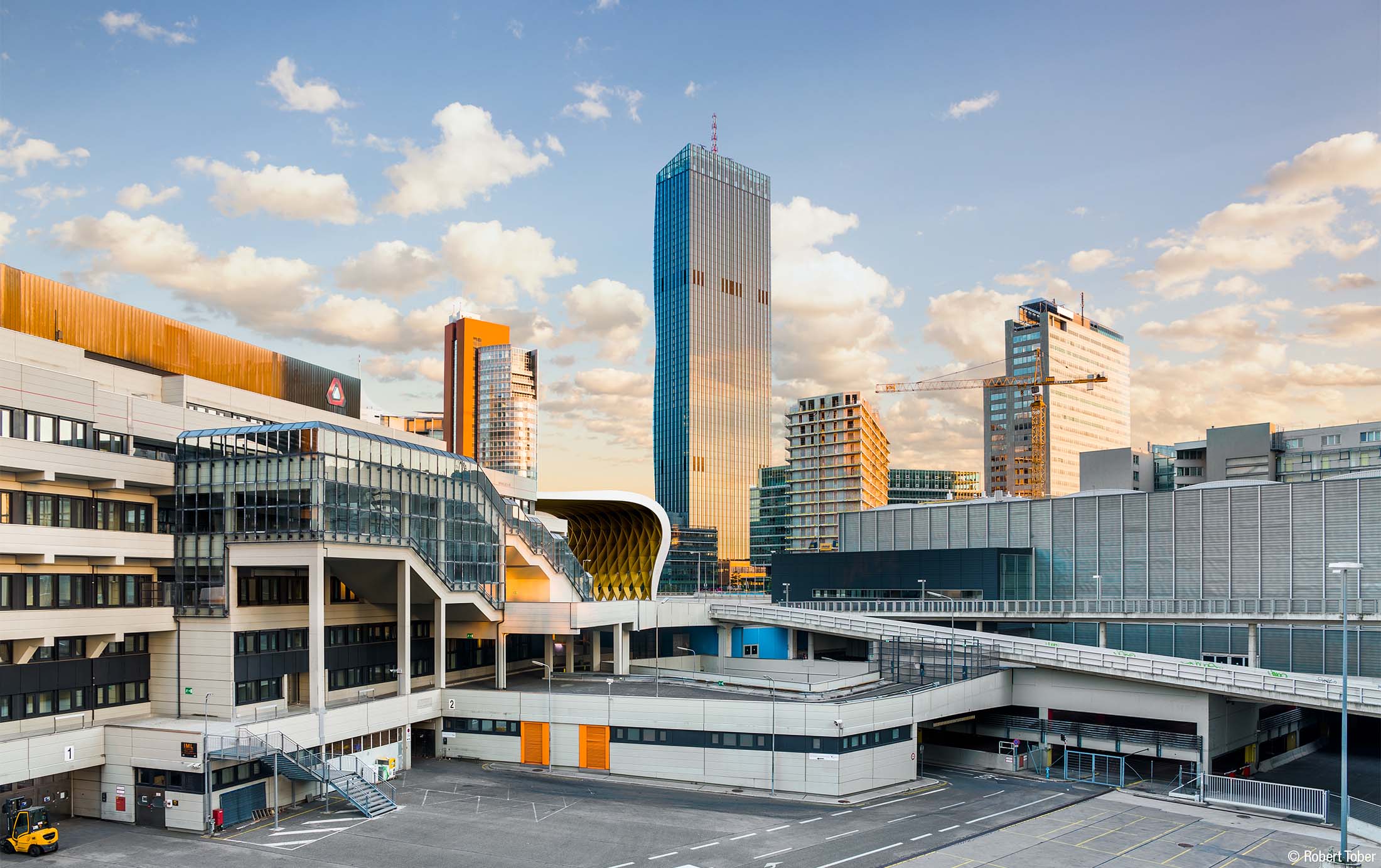 Die Wiener Donau City. Vienna International Center, Andromeda-Tower, DC Tower 1 und Ares Tower · Foto: Robert Tober