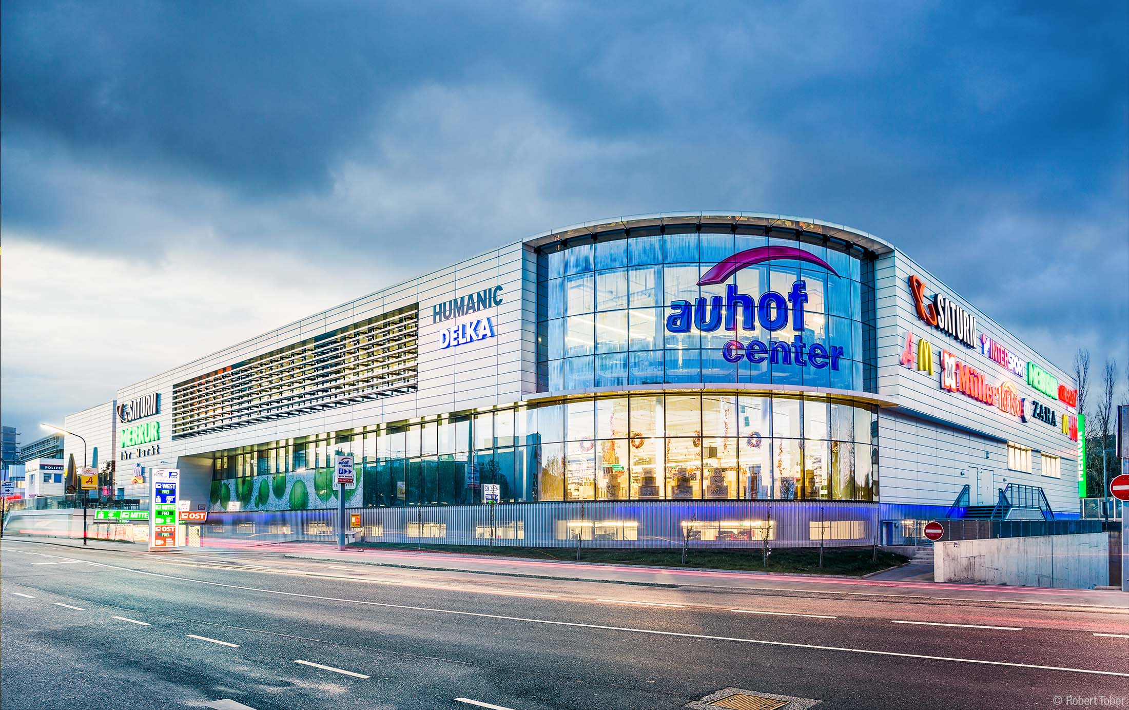 Aussenansicht des Wiener Einkaufszentrums Auhof Center © Robert Tober