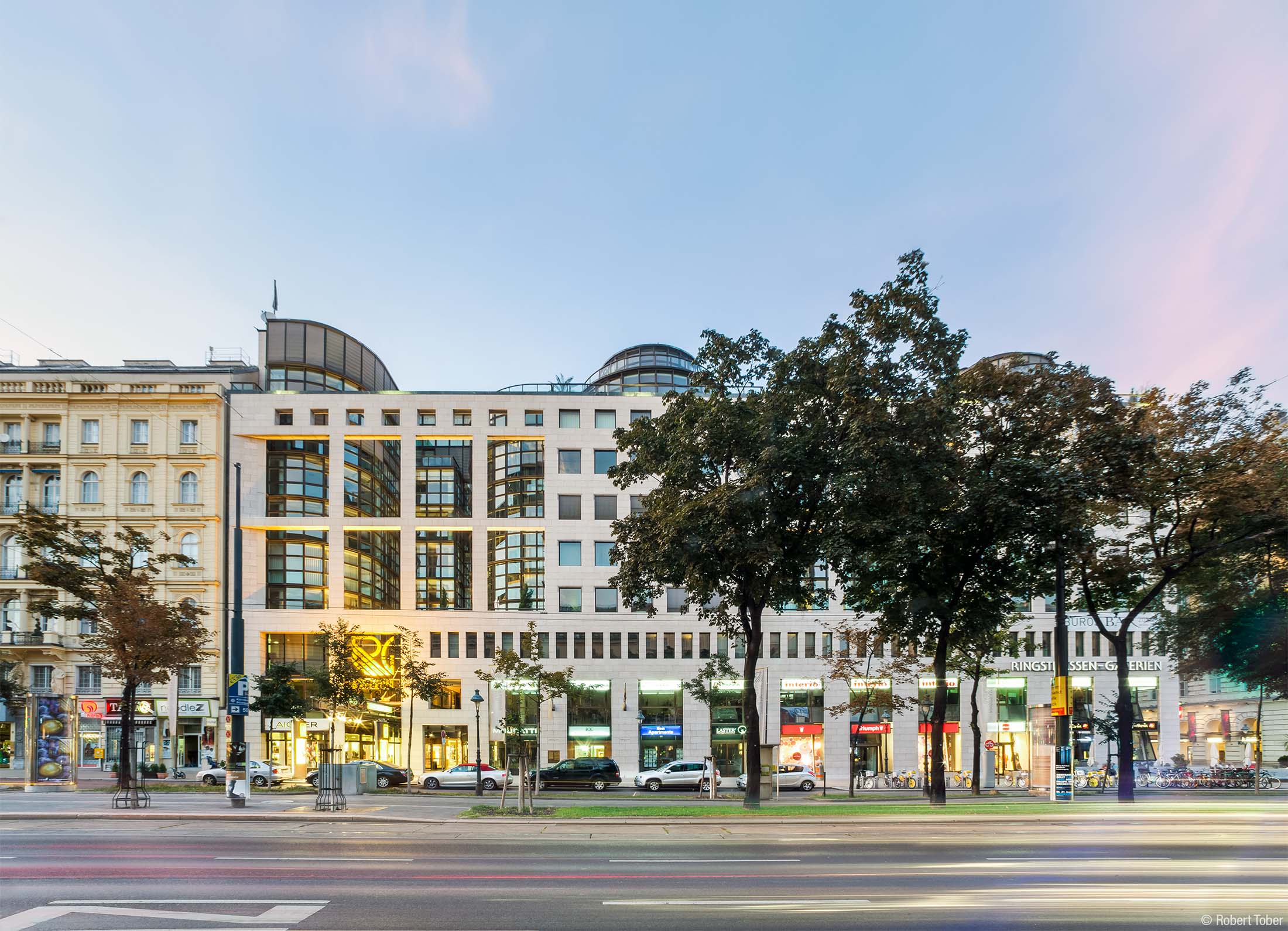 Aussenansicht der Einkaufszentrums Kärntnerring-Hof © Robert Tober